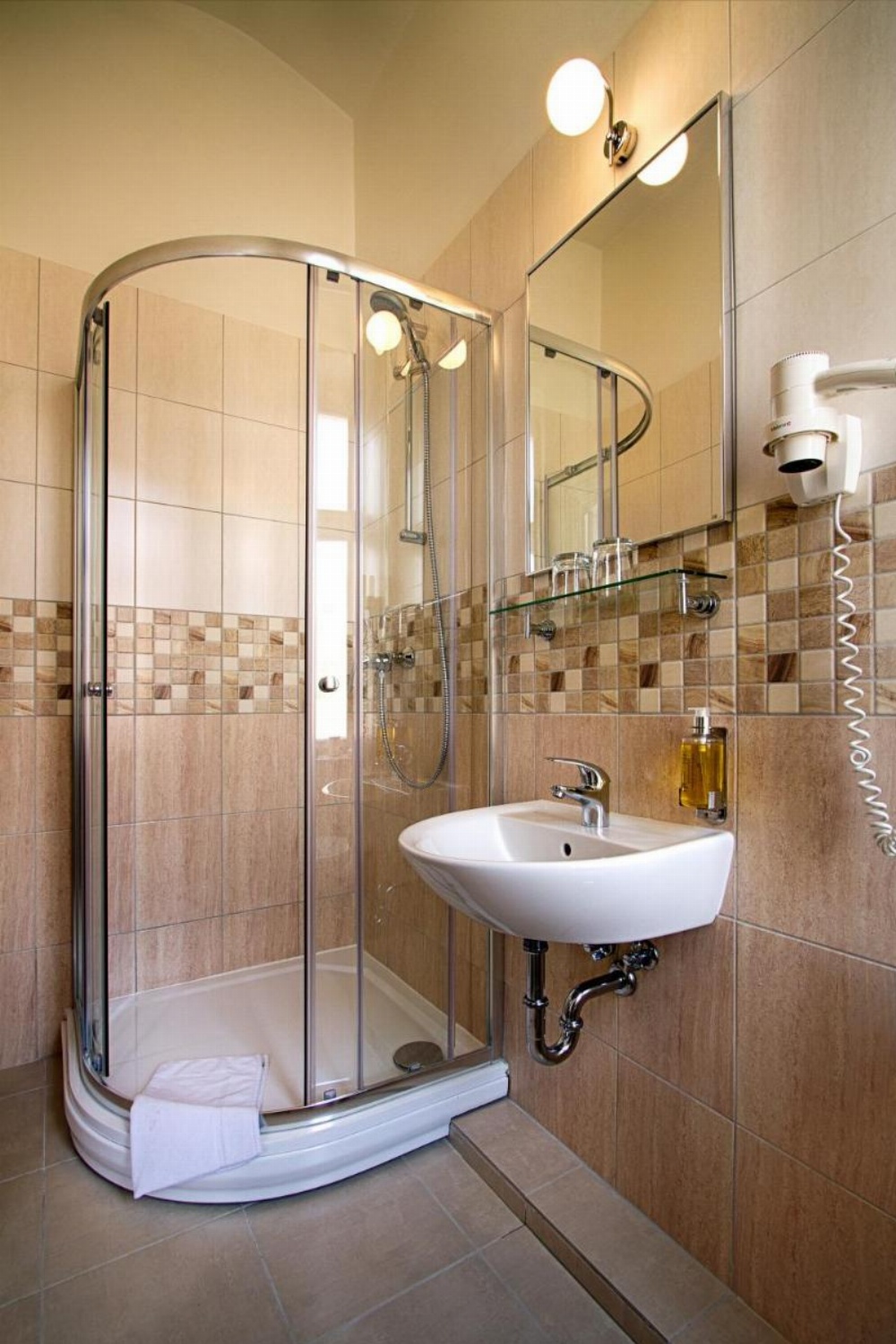 Room image 4